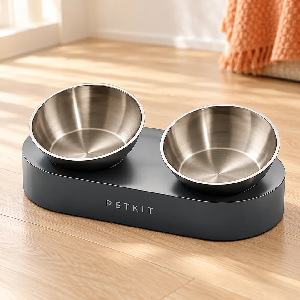 Gamelles Cybertail en inox de PETKIT, mise en situation dans un intérieur pour chat